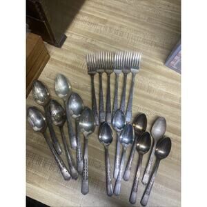 19 Pieces ONEIDA ROYAL YORK aka OAKLEIGH GRACE SilverPlate Tutor Plate Community